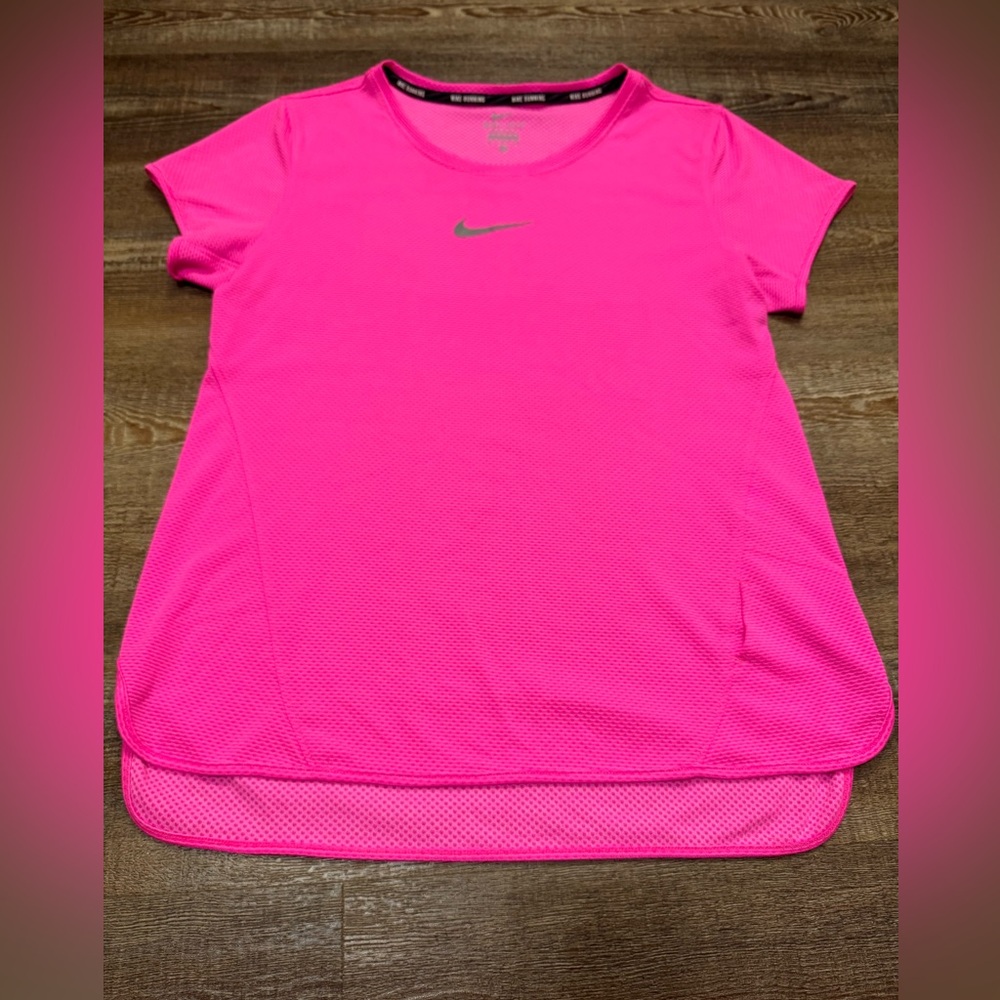 Women’s Nike Aeroreact Short Sleeve Size Medium - Picture 5 of 10